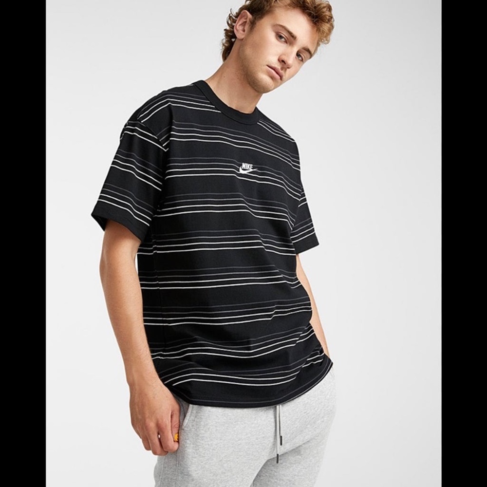 NWOT NIKE PREMIUM STRIPE TEE BLACK